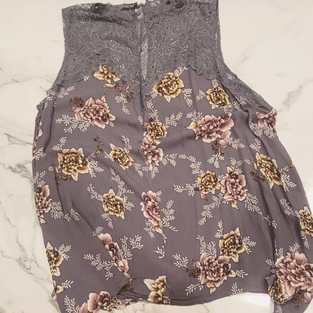 Torrid Grey Floral Illusion Sharkbite Gauze Tank - Sz 1 (1x)